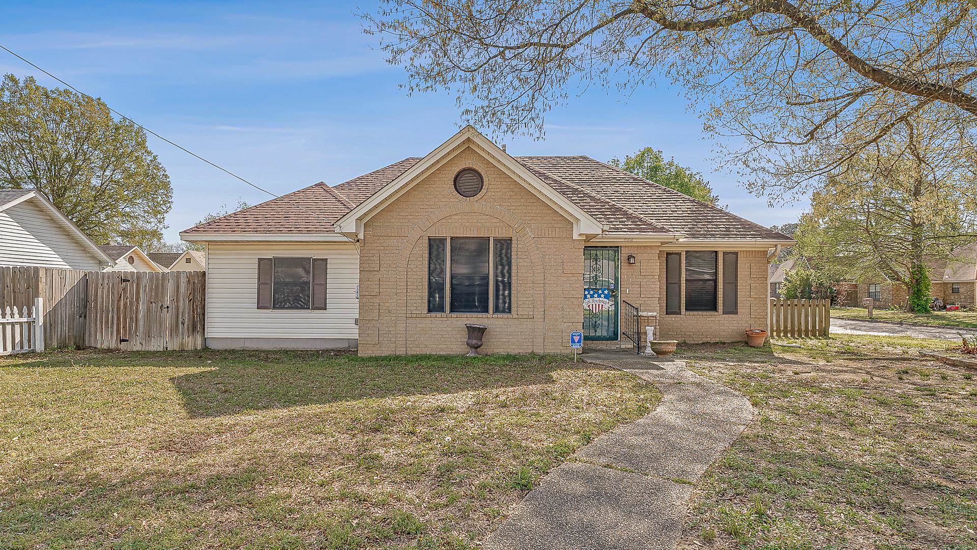COUNTRY MEADOWS - Residential