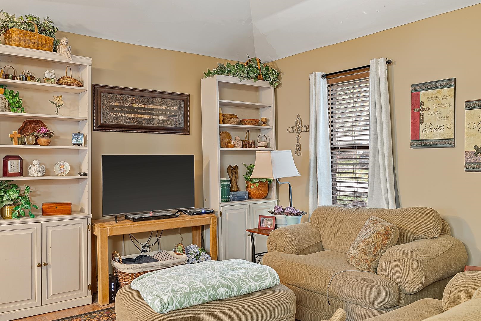 COUNTRY MEADOWS - Residential