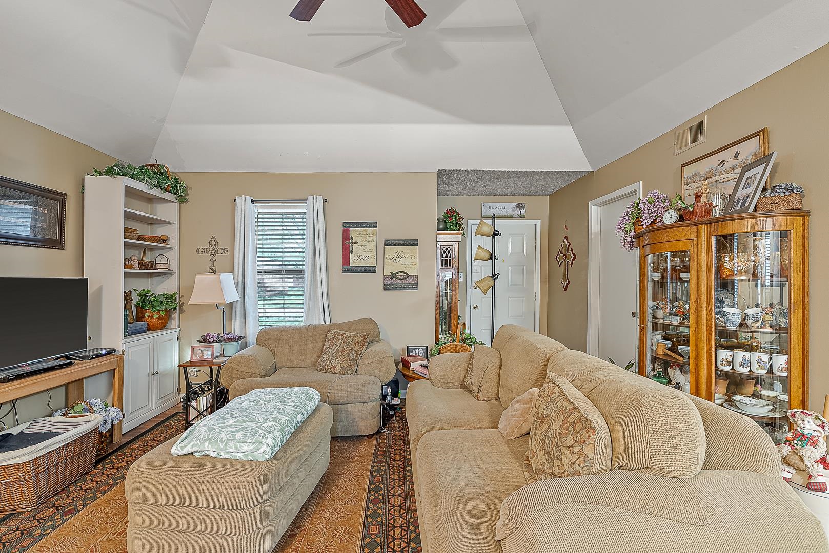 COUNTRY MEADOWS - Residential