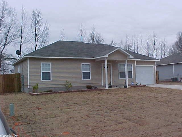 Excellent first time home or investment property, fully fenced back yard, close to elementary school.