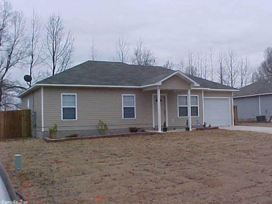 Excellent first time home or investment property, fully fenced back yard, close to elementary school.