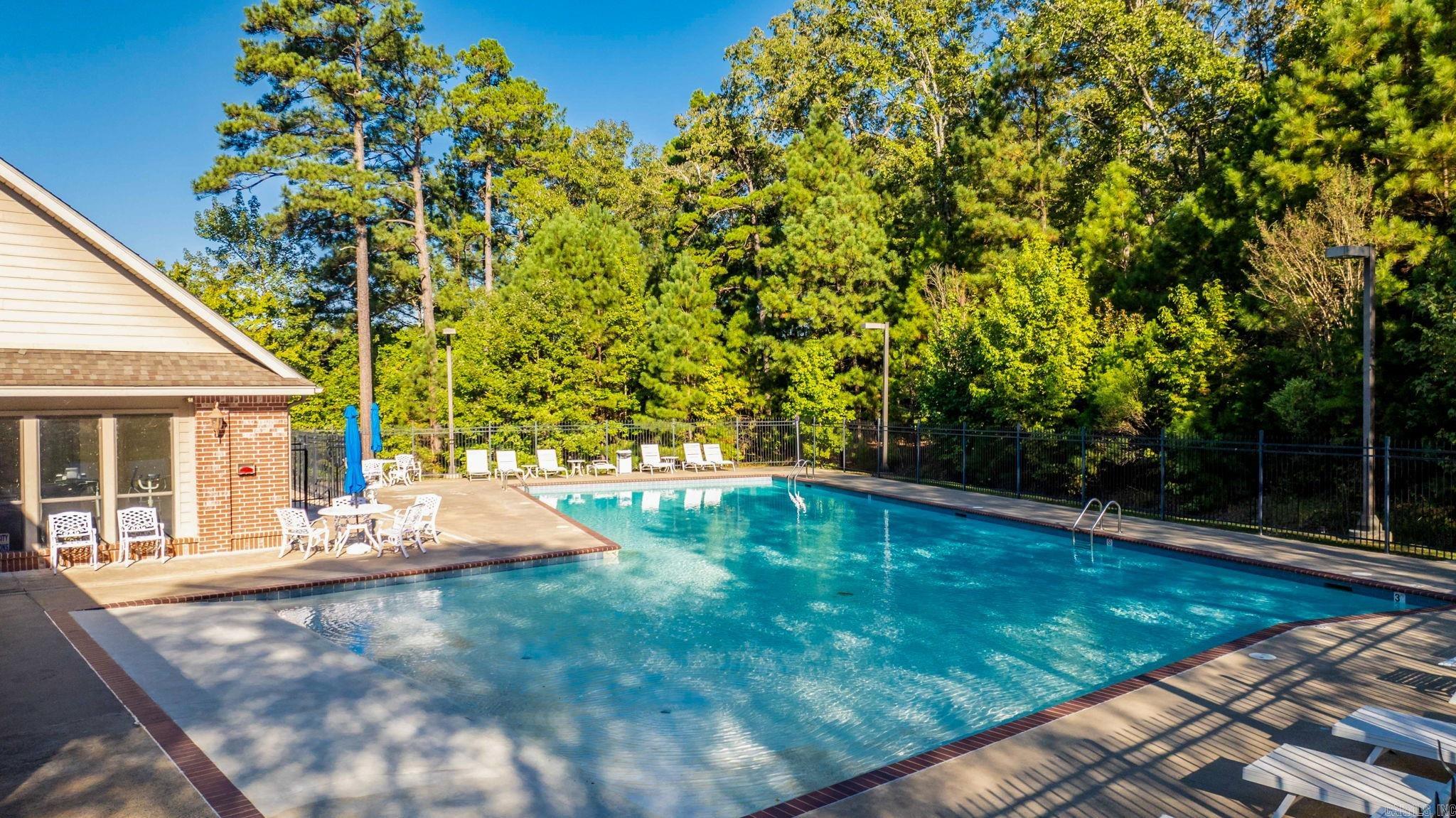 SIENNA LAKE - Residential