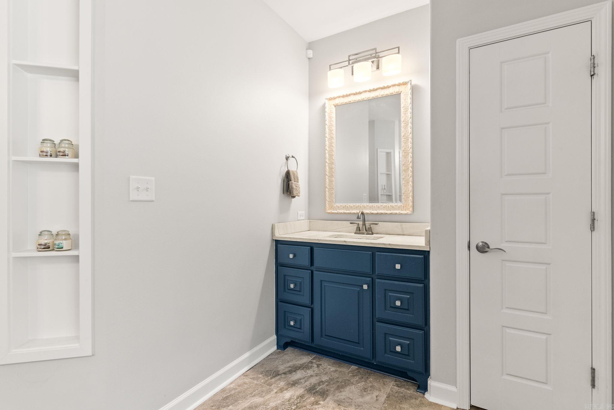 SIENNA LAKE - Residential