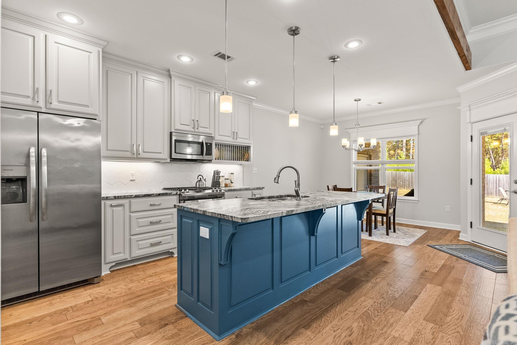 SIENNA LAKE - Residential