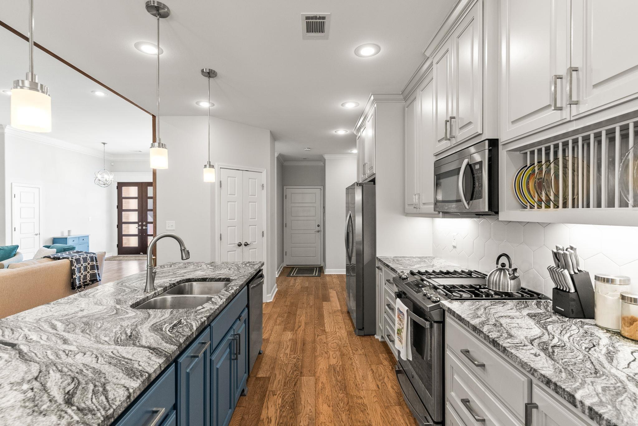 SIENNA LAKE - Residential