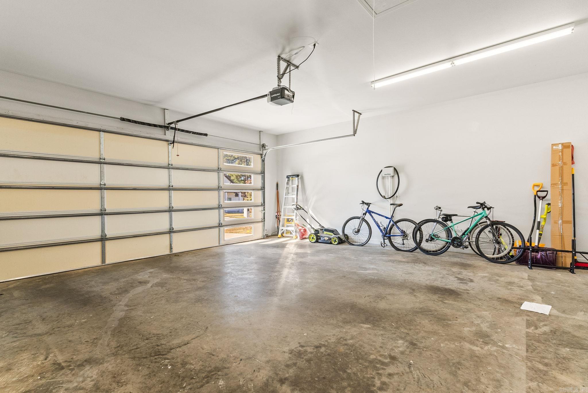 SIENNA LAKE - Residential