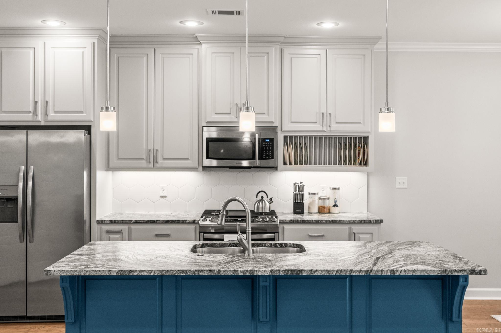 SIENNA LAKE - Residential