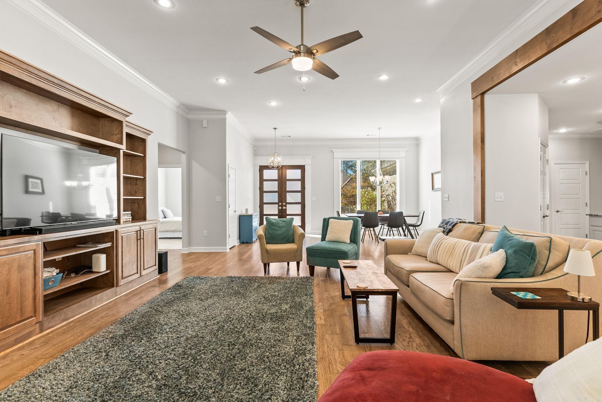 SIENNA LAKE - Residential