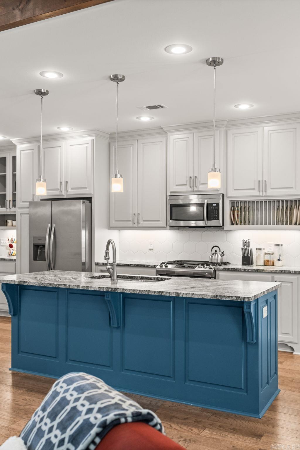 SIENNA LAKE - Residential