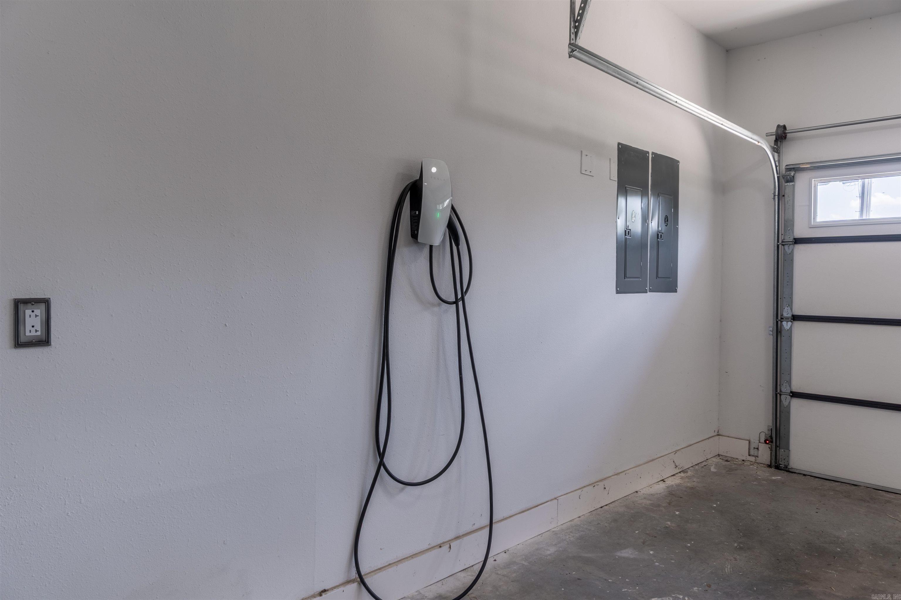 Weldon E Wrights - Residential