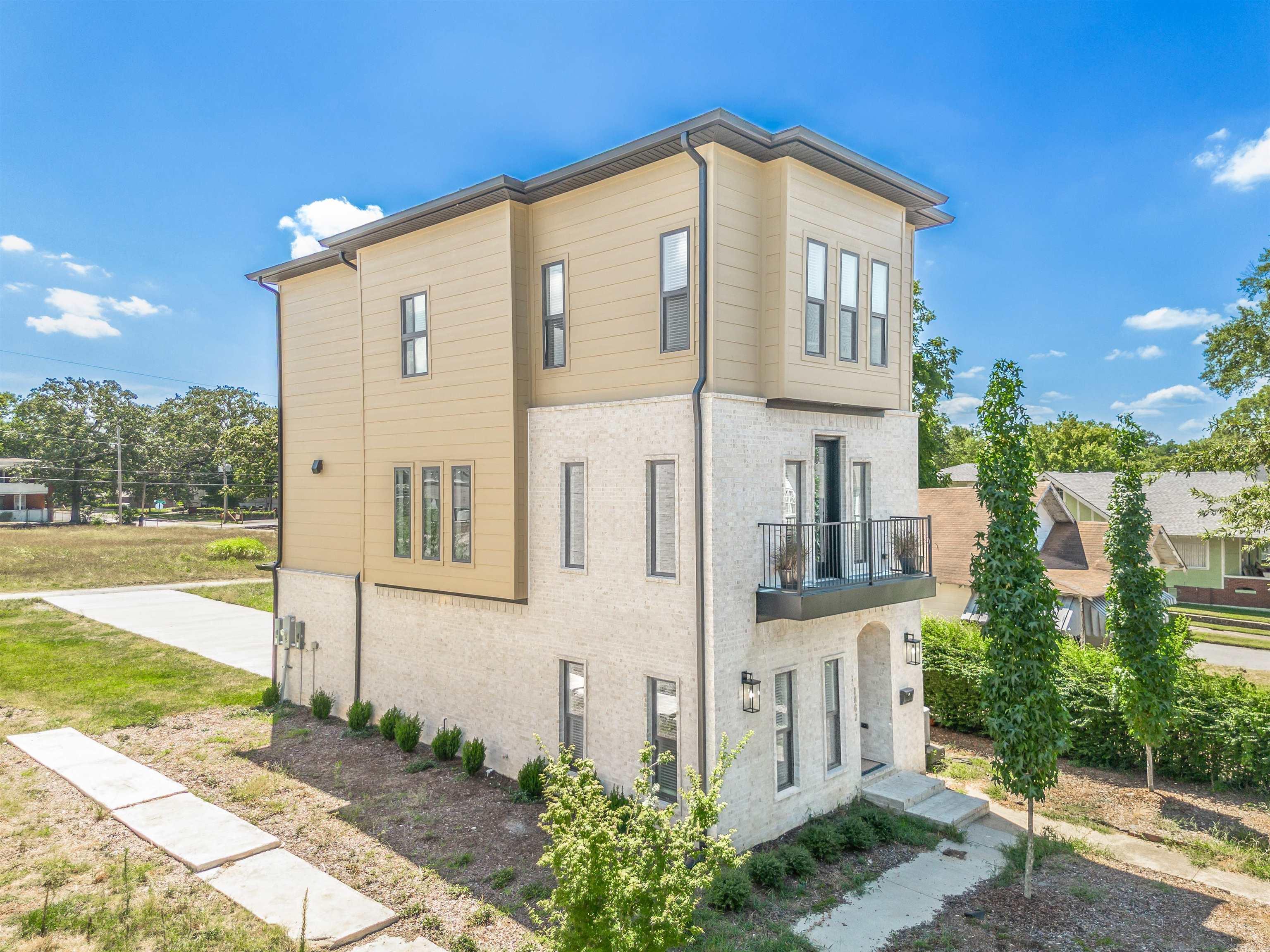 Weldon E Wrights - Residential