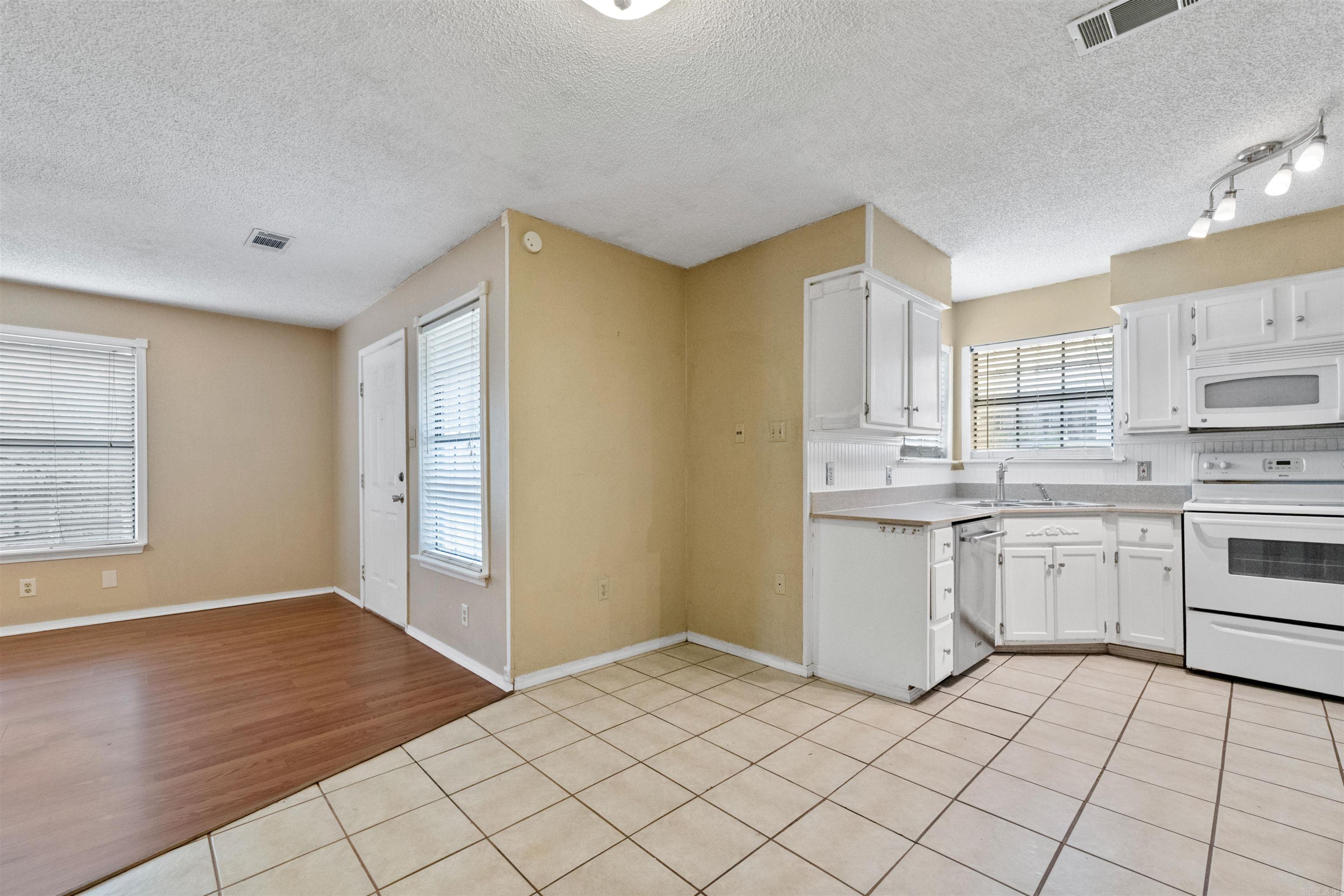 ROLLING OAKS - Residential