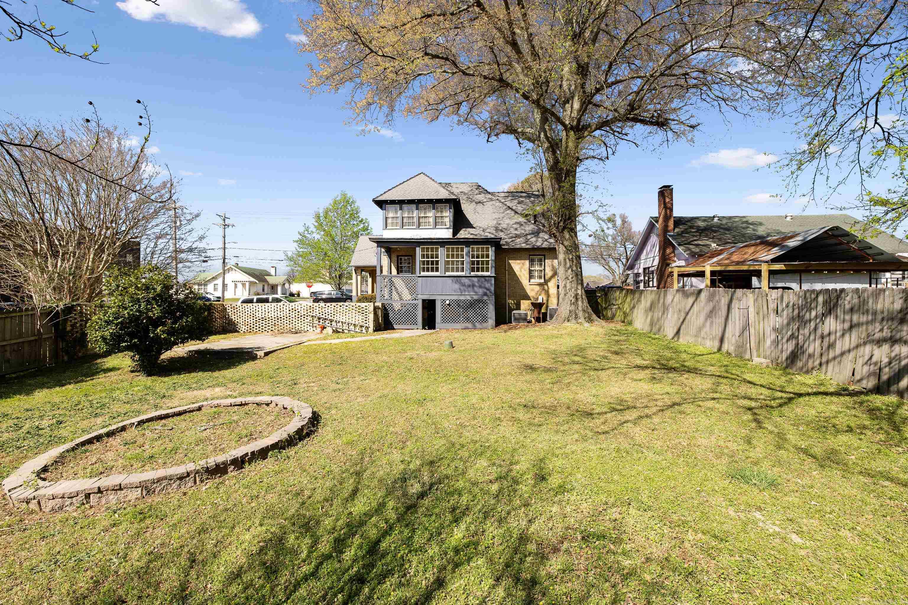 ORIGINAL TOWN-BENTON - Residential