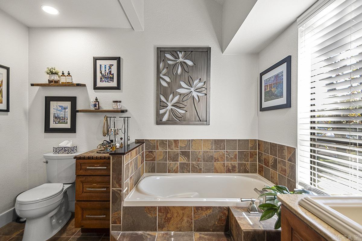 INDIAN HILLS - Residential