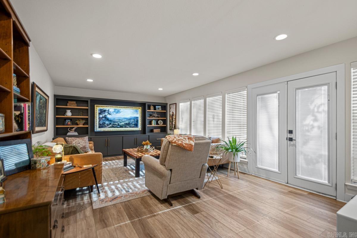 INDIAN HILLS - Residential