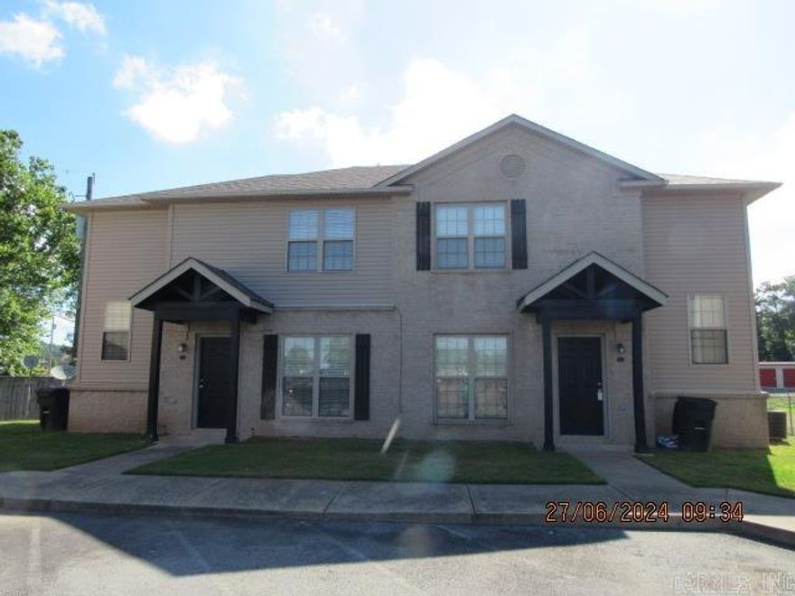 Well maintained 3-bedroom 1.5 bath townhome, all electric, downstairs offers stained concrete floors throughout, upstairs is a combination of carpet & tile, all kitchen appliances including refrigerator, separate laundry room with hookups, 2-inch blinds throughout, recently installed over the range microwave, lawn care & trash pickup included. ***PLEASE NOTE WE DO NOT ADVERTISE ON CRAIGSLIST OR FACEBOOK MARKETPLACE. ANY LISTING OF OURS SEEN IS A SCAM!!!***