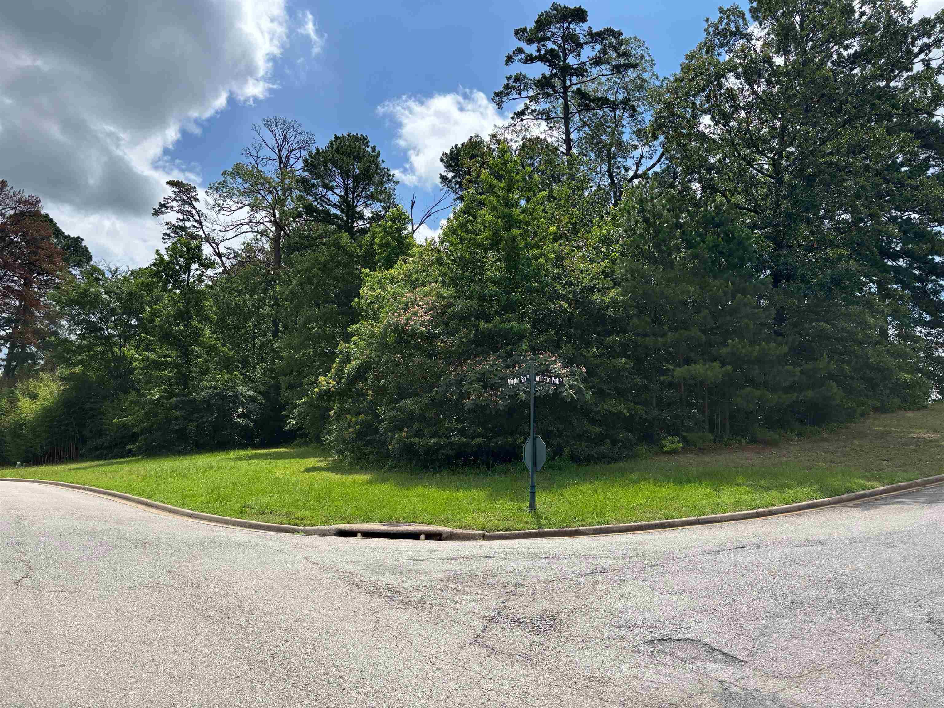 Looking for the perfect lot to build your dream home on? You've found it! Block 5 Lot 9 is now available for sale in beautiful ArlingtonPark. Centrally located, this gated, golf course neighborhood is adjacent to Hot Springs Country Club and within minutes to Hwy 270bypass, shopping, restaurants, Lakeside School, hospital, Oaklawn Park and much more. Lot 10 is also available, see MLS #25024745