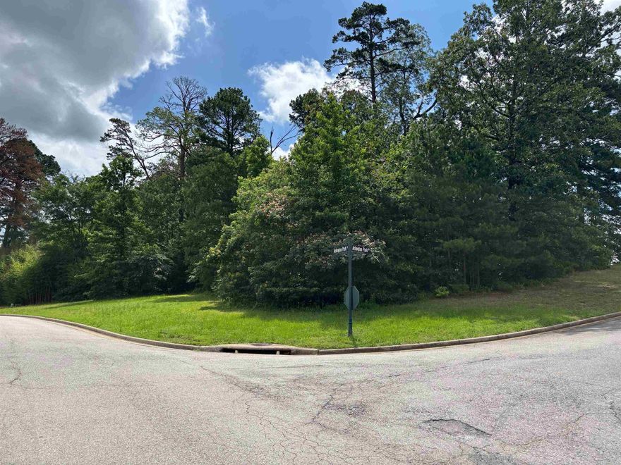 Looking for the perfect lot to build your dream home on? You've found it! Block 5 Lot 9 is now available for sale in beautiful ArlingtonPark. Centrally located, this gated, golf course neighborhood is adjacent to Hot Springs Country Club and within minutes to Hwy 270bypass, shopping, restaurants, Lakeside School, hospital, Oaklawn Park and much more. Lot 10 is also available, see MLS #25024745