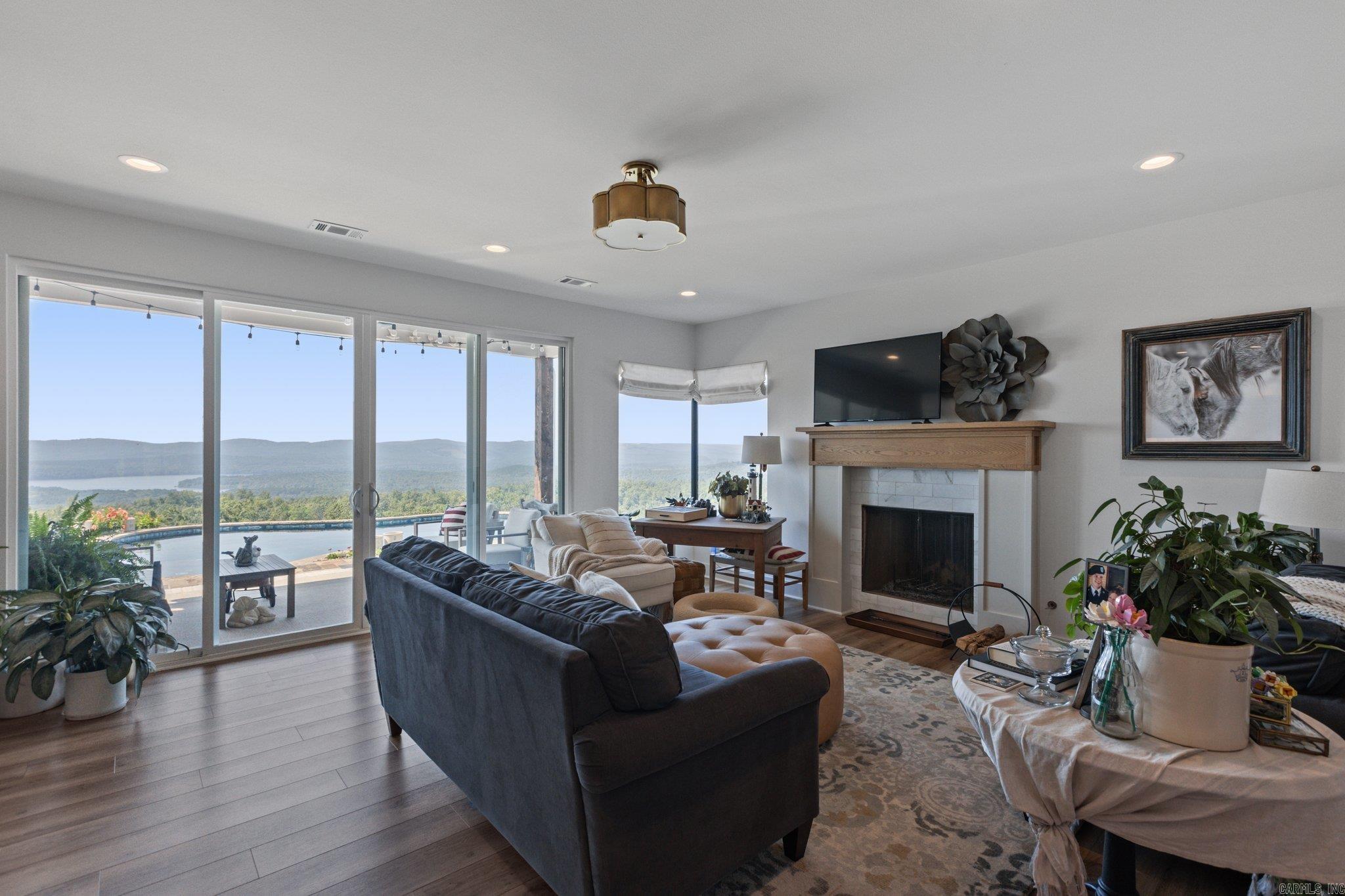 LAKEVIEW WEST - Residential
