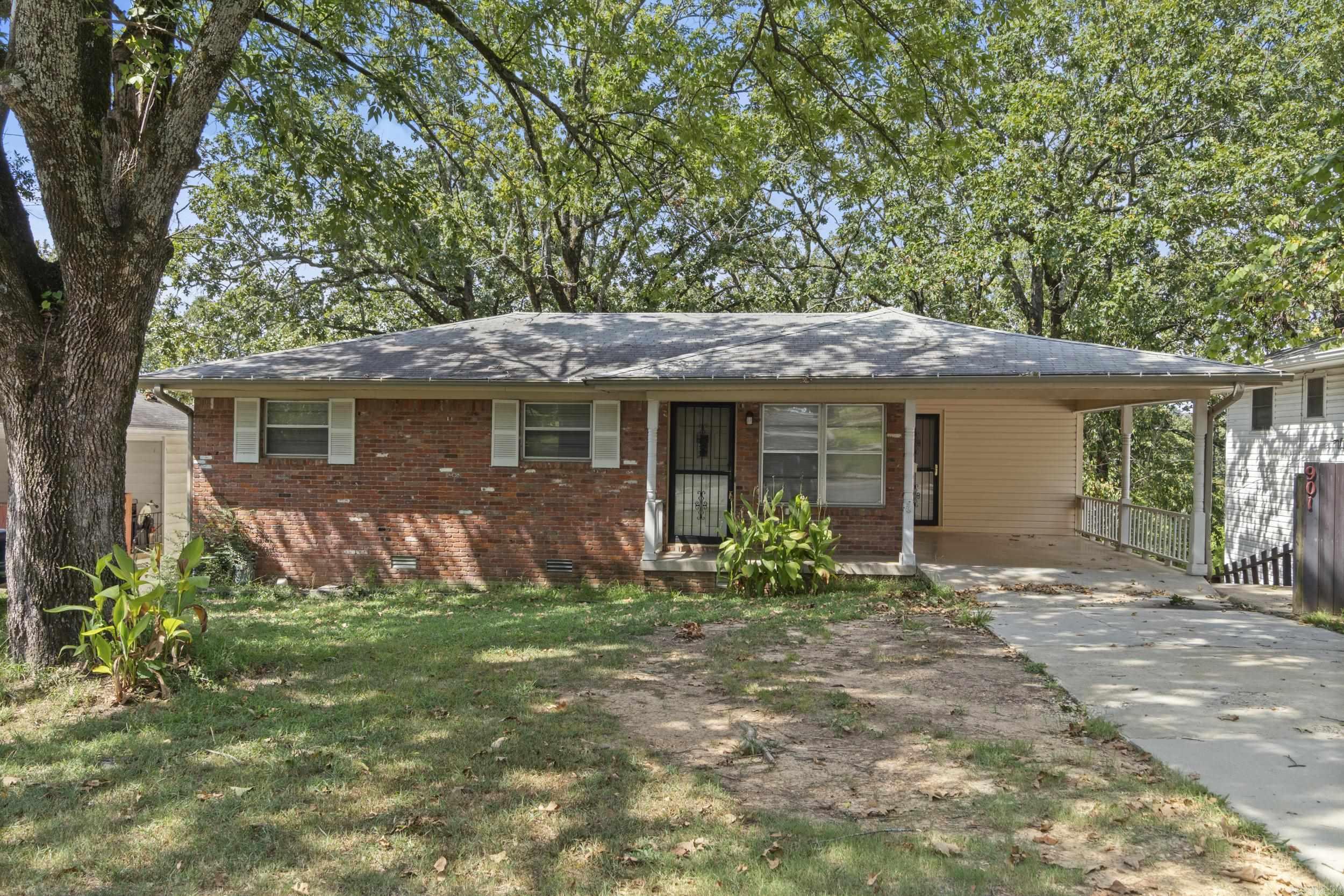 Welcome home! This updated 4 bedroom, 1.5 bath home is move-in ready and waiting for its new owner. The main level features three bedrooms, 1.5 baths, a formal living room, and an eat-in kitchen perfect for gathering. The lower levelāaccessible from the interior stairs or a private exterior entranceāoffers a fourth bedroom and a spacious bonus/recreation area, giving you flexible options for living, working, or entertaining. Donāt miss your chance to see this newly refreshed homeāschedule your showing today!
