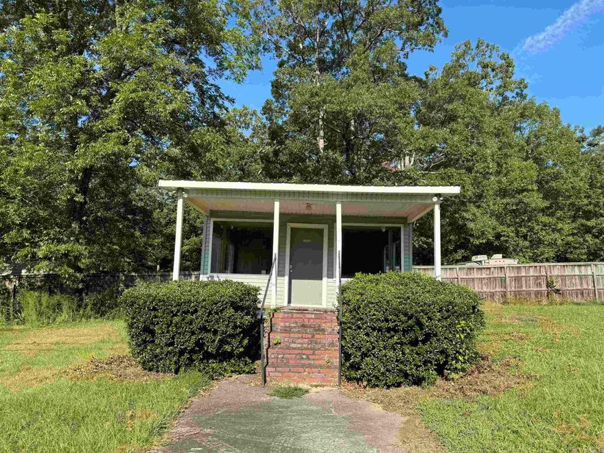 Looking for a place to open a small business? Owner is offering tenant improvement allowance. (Amount depending on type of business).  Owner of property is a licensed realtor.