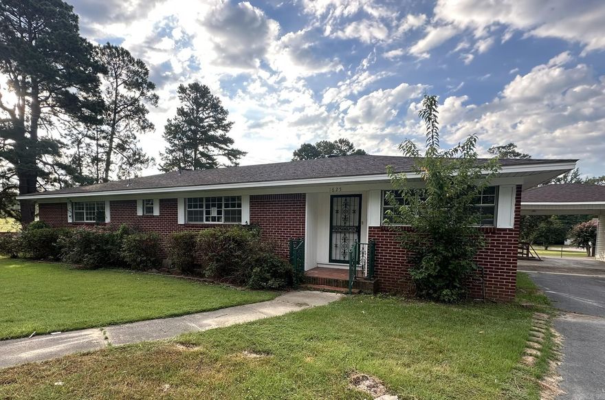 Don't miss out on this spacious 4 bedroom, 3 bath, with 2 niced sized living areas, dining room, kitchen has freshly painted cabinets and new stainless appliances, new paint and flooring throughout the house - this one is move in ready, don't miss out!! **Agents please READ agent/confidential remarks section for additional information, showing and offer instructions**