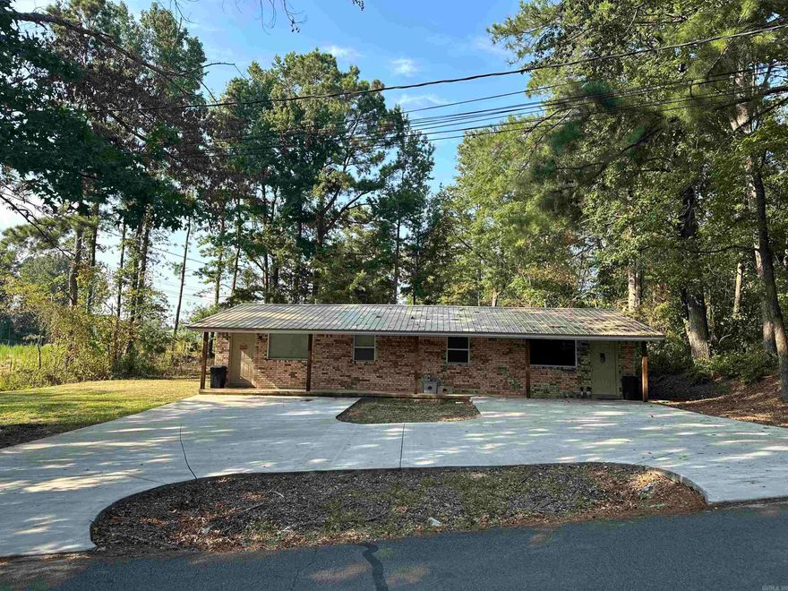 Amazing duplex that had been completely remodeled. Has perfect tenants already inside.