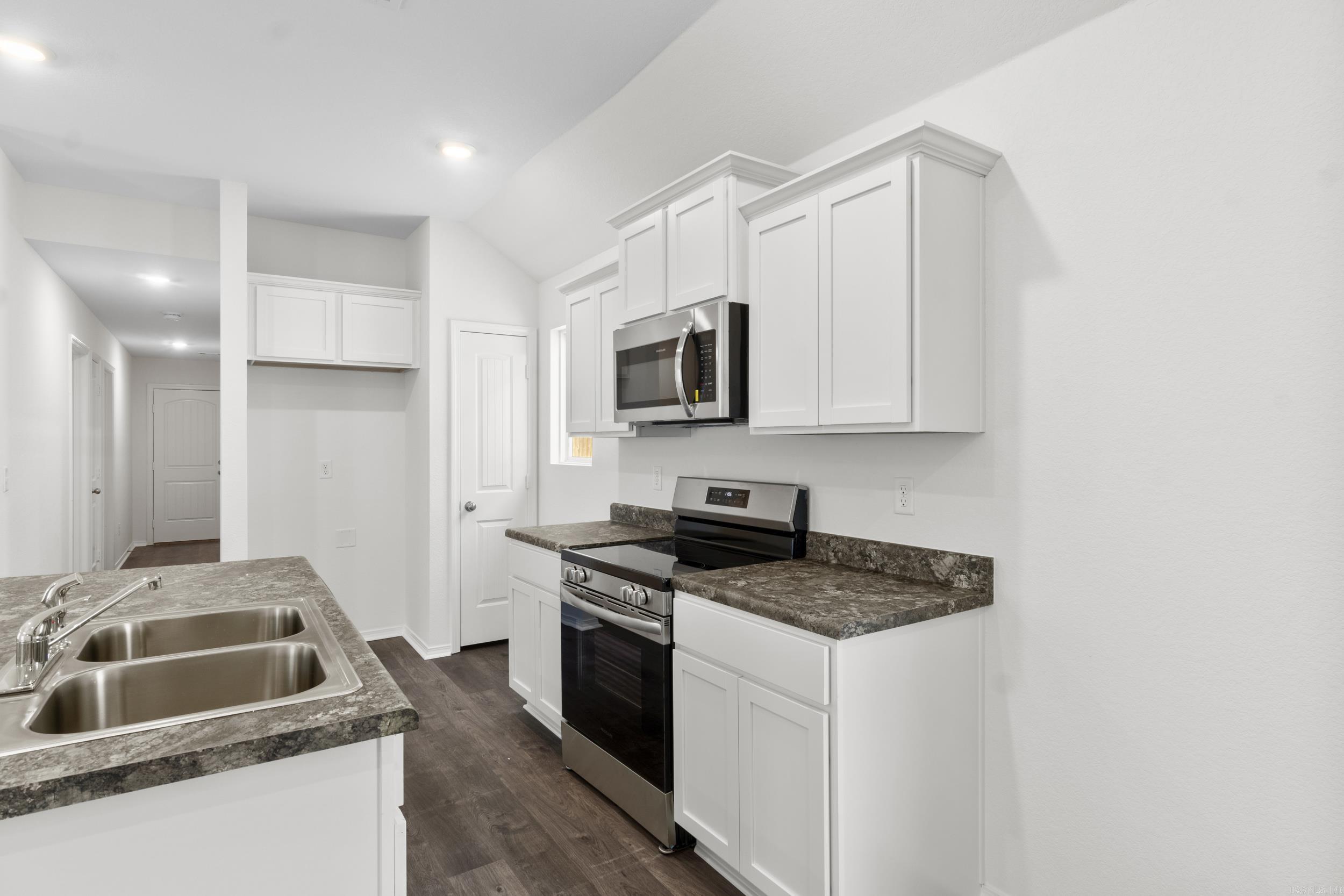 WHITE OAK CROSSING - Residential