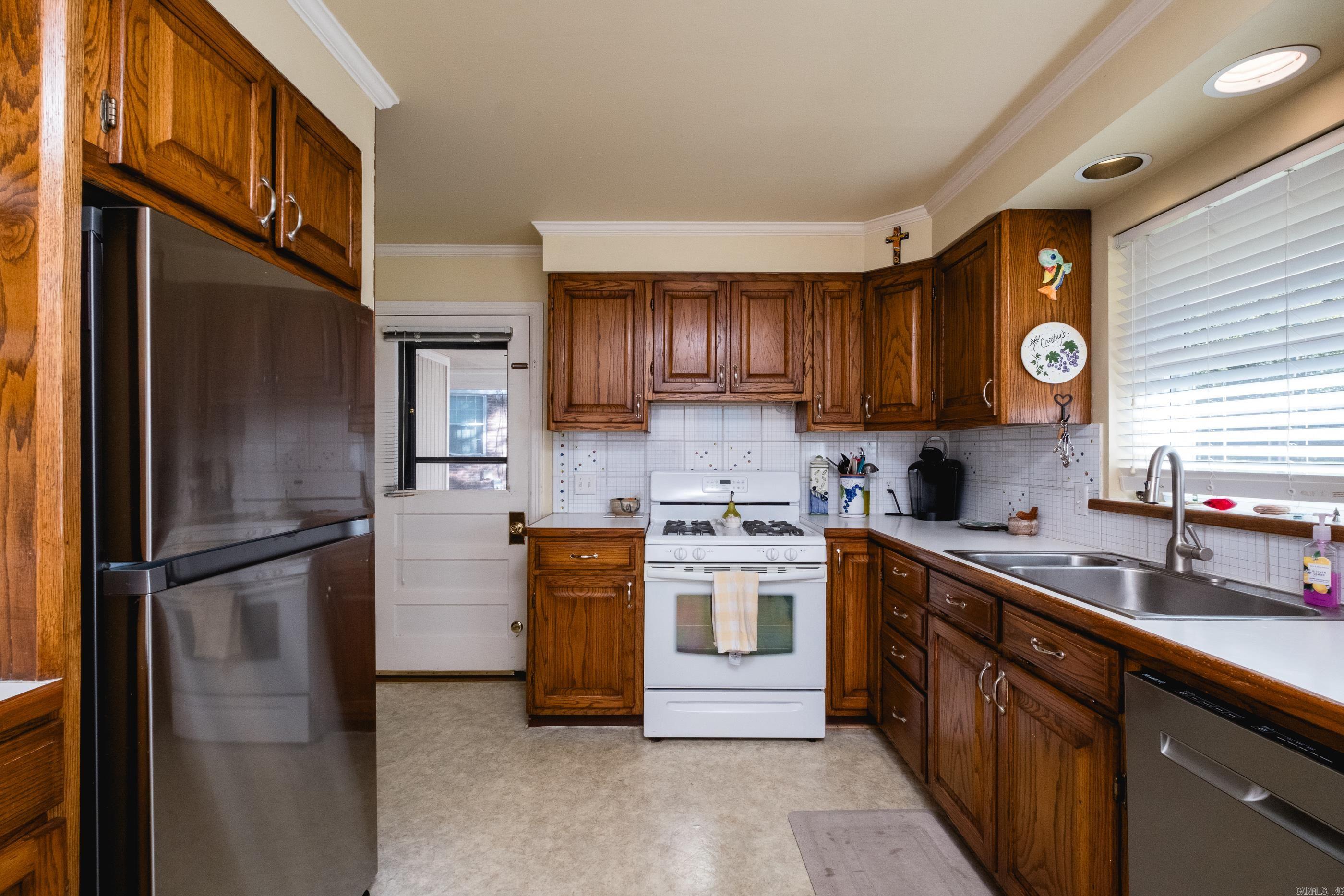 KINGWOOD PLACE - Residential