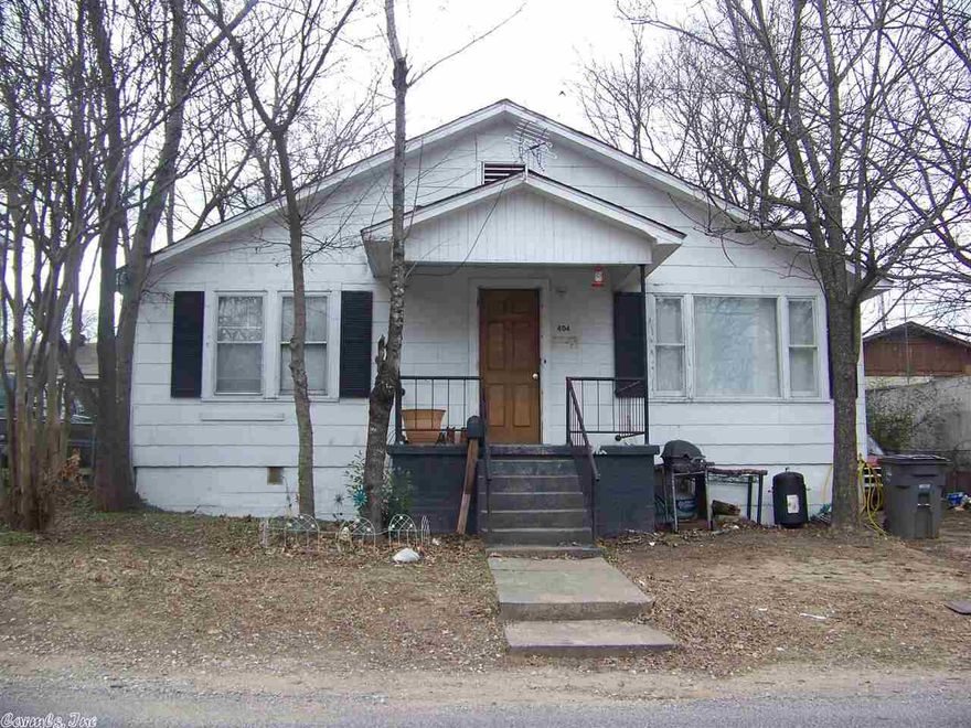 Investors take notice of this great rental property.  This is currently leased and tenant would like to stay.