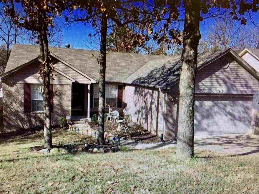 Spacious home with split bedroom plan.  Granite counters, hardwoods, fireplace, master suite with tub and shower, fence and 2 car garage.  washer and dryer and refrigerator.  4 MONTH LEASE ONLY!!!!!!!