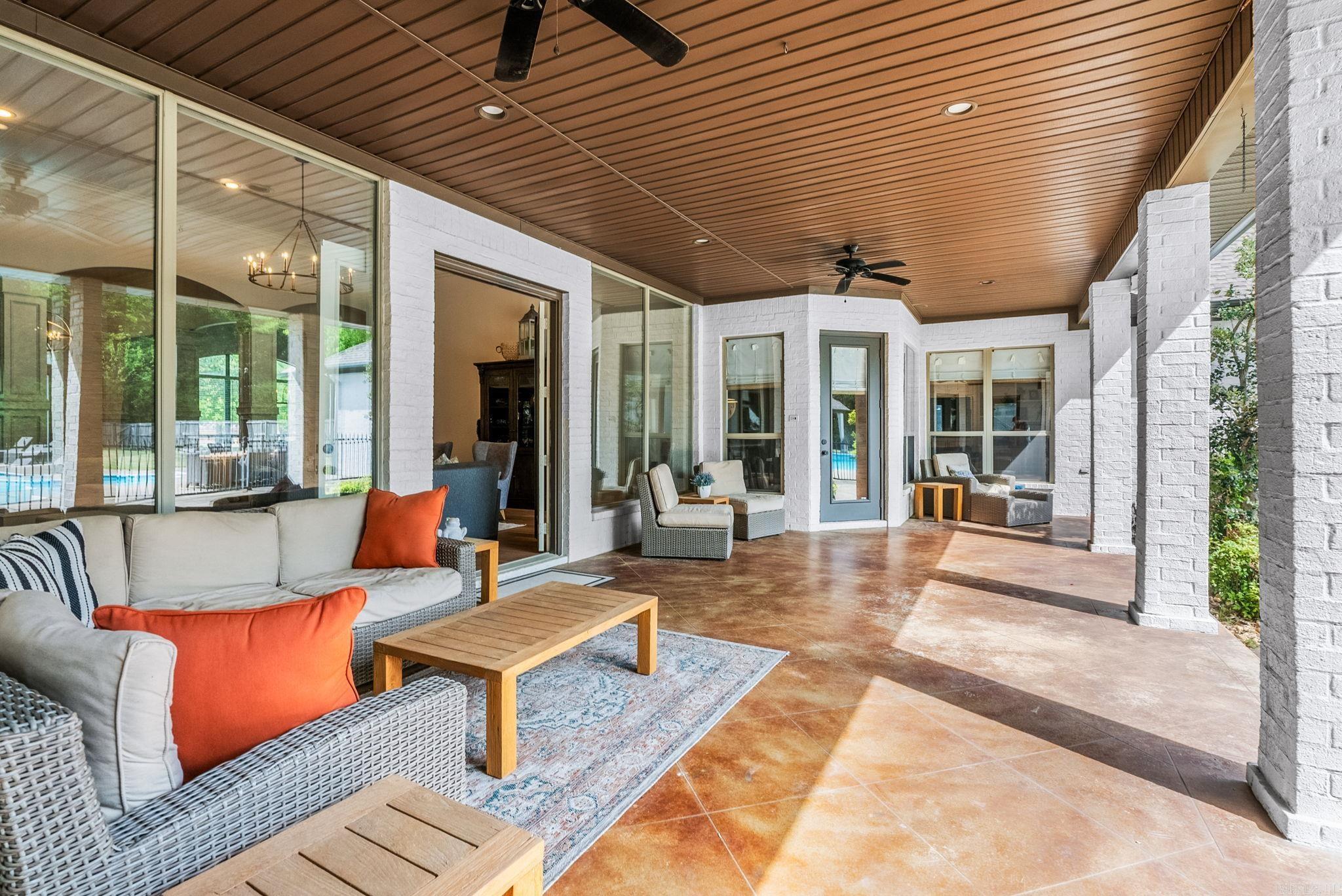 Falcon Crest - Residential