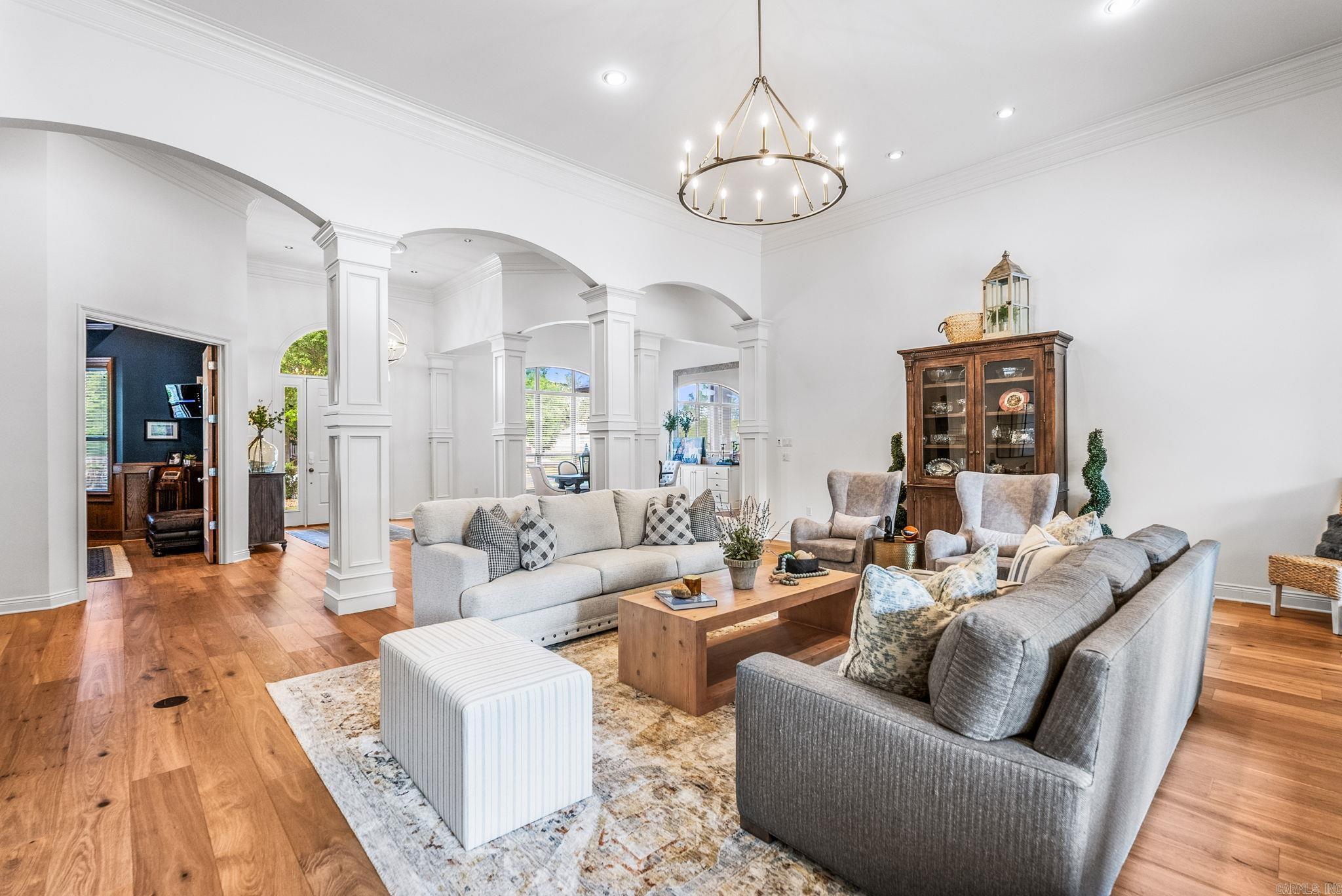 Falcon Crest - Residential