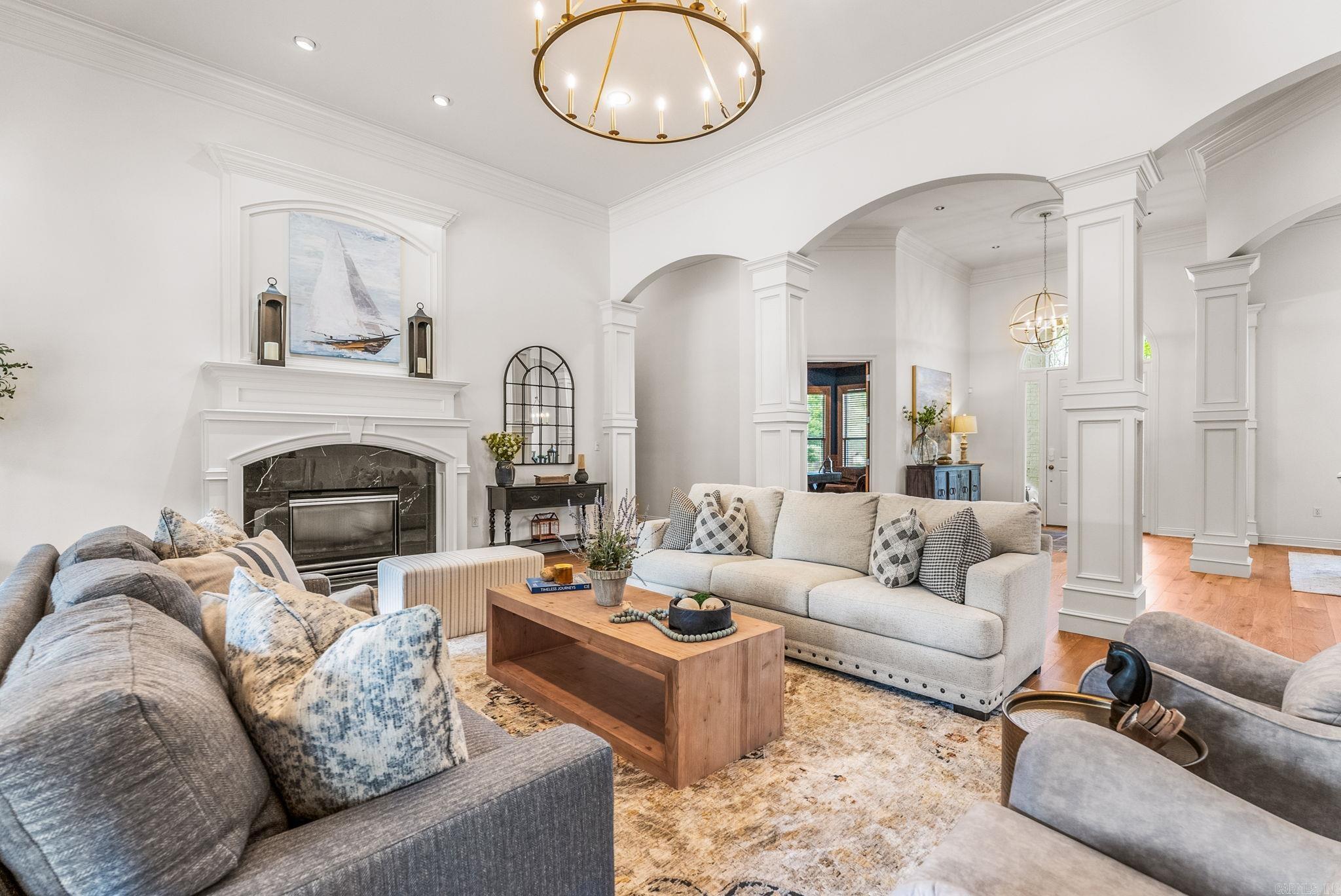Falcon Crest - Residential