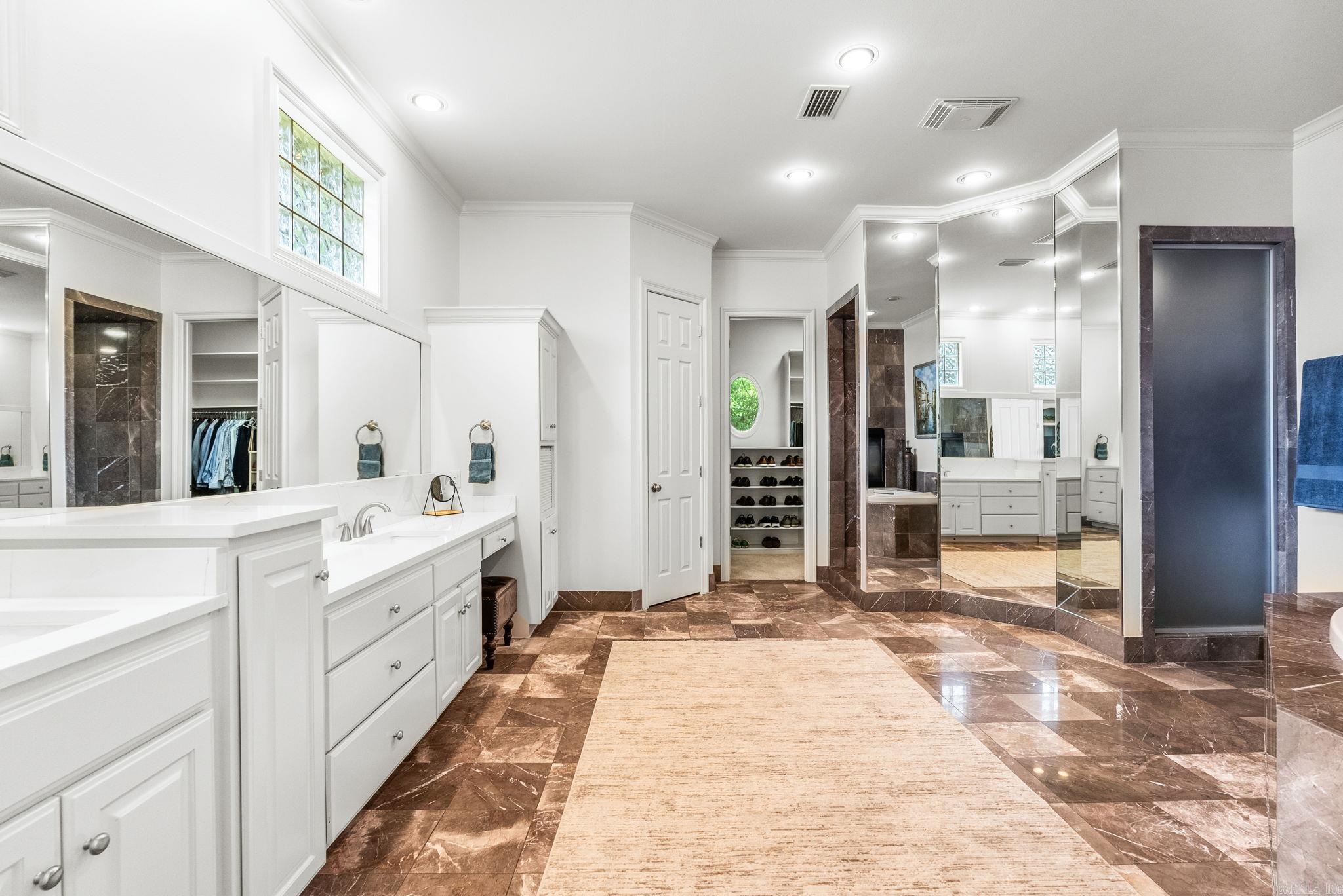 Falcon Crest - Residential