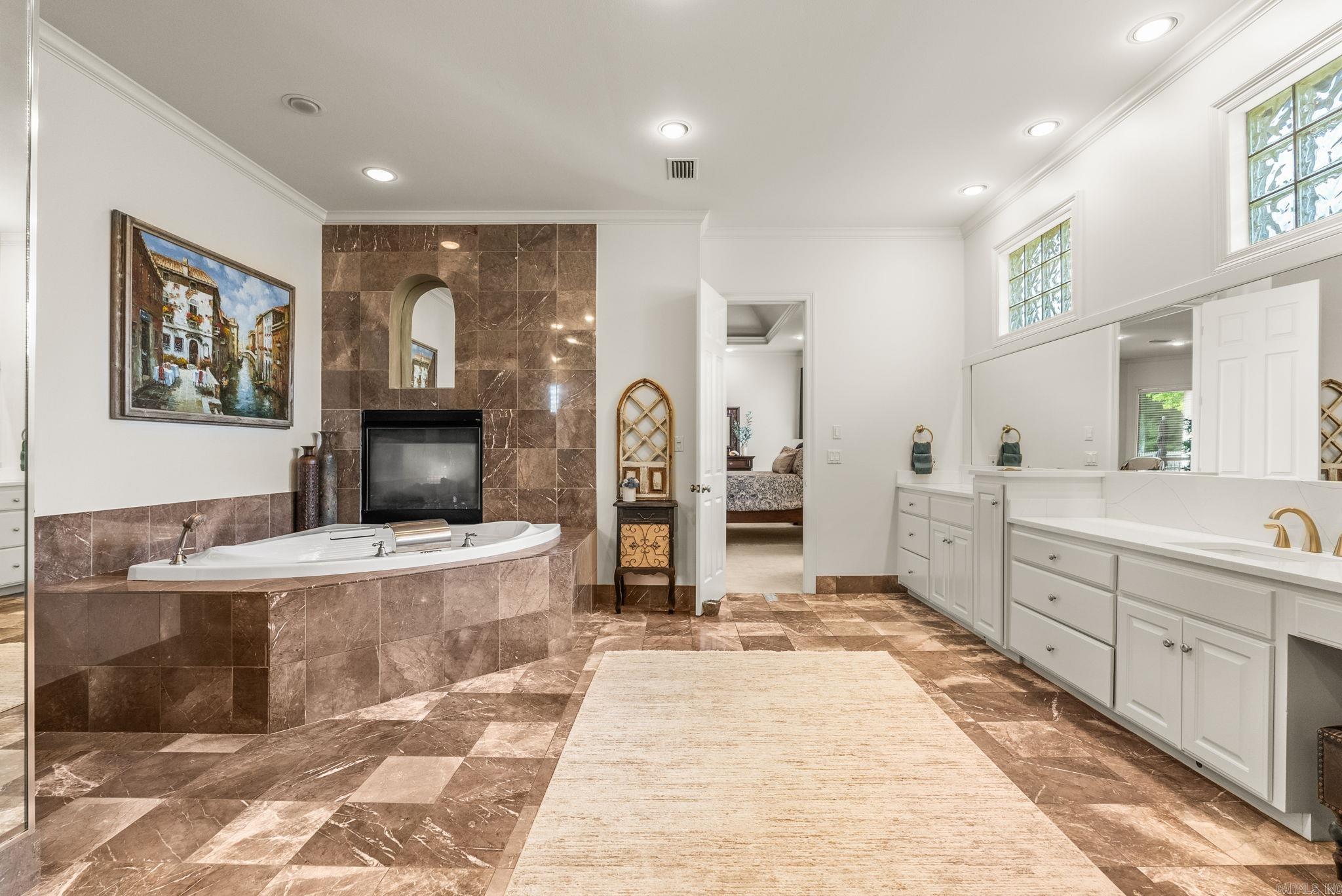 Falcon Crest - Residential