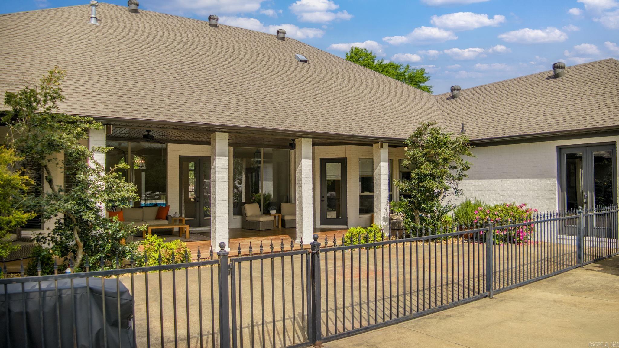 Falcon Crest - Residential