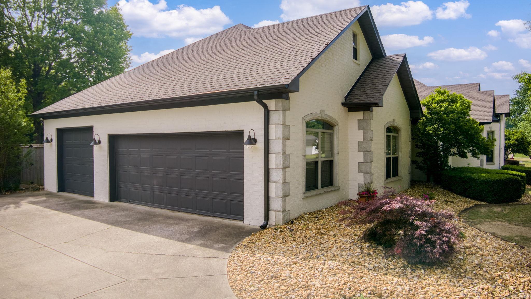 Falcon Crest - Residential