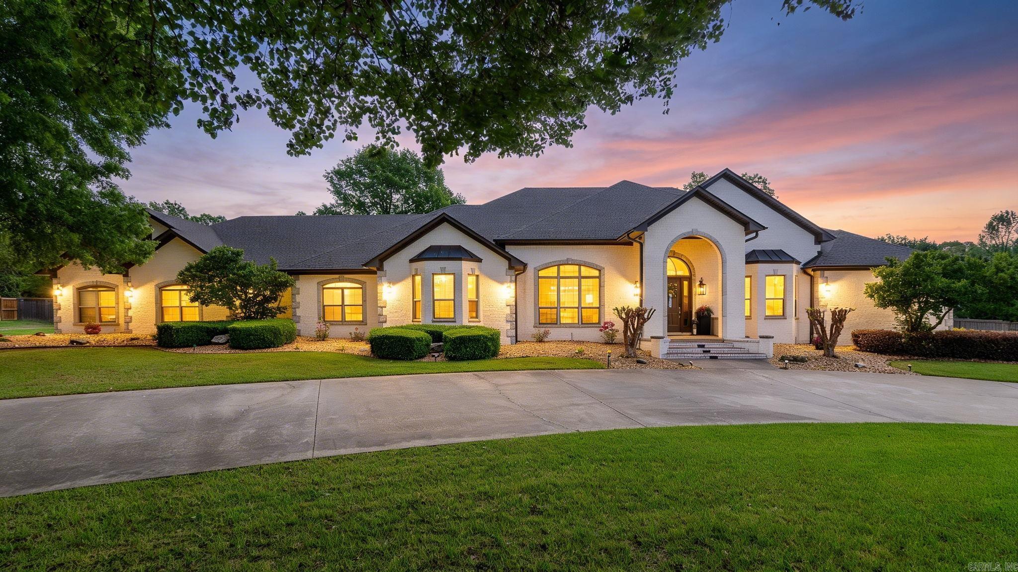 Falcon Crest - Residential