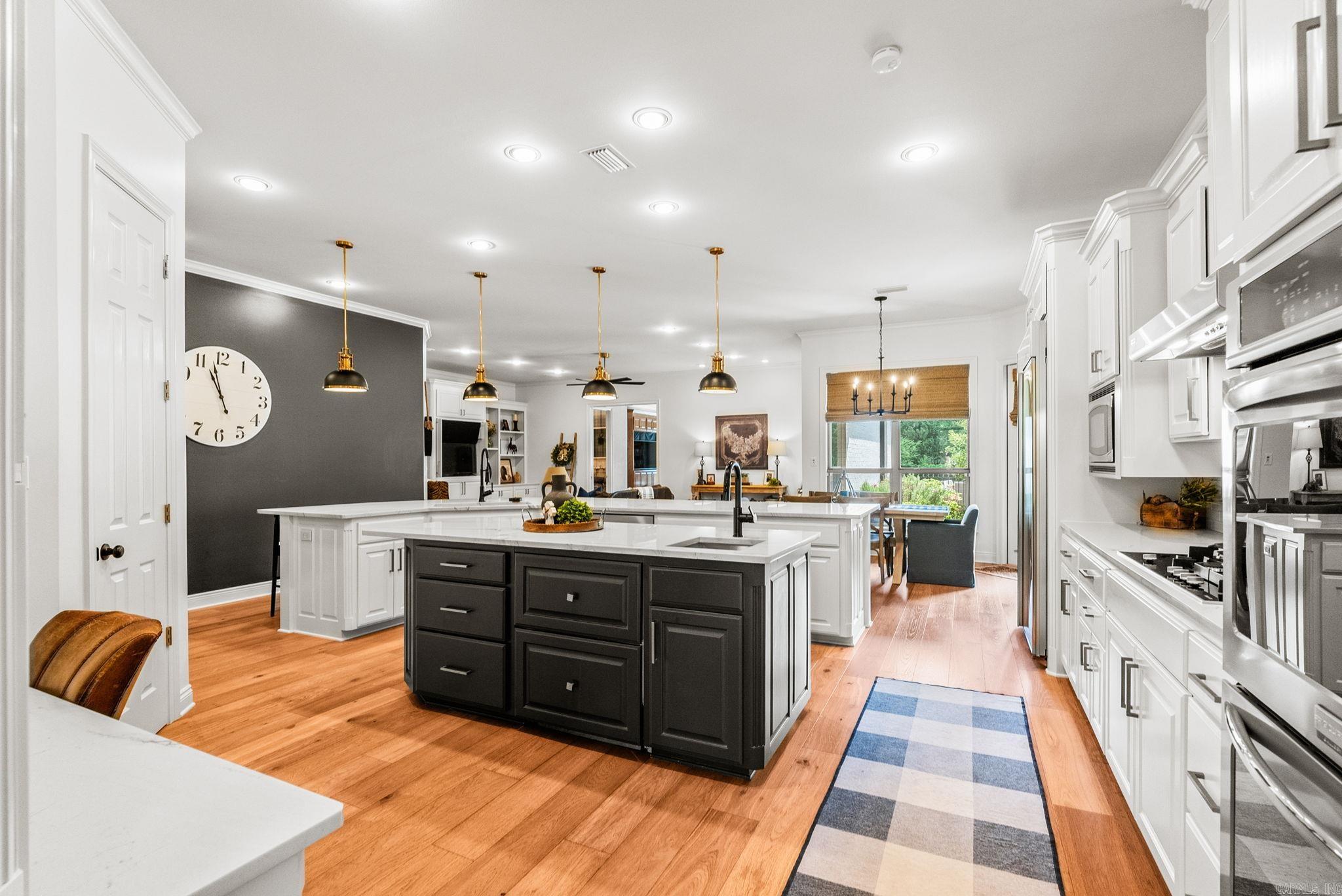 Falcon Crest - Residential
