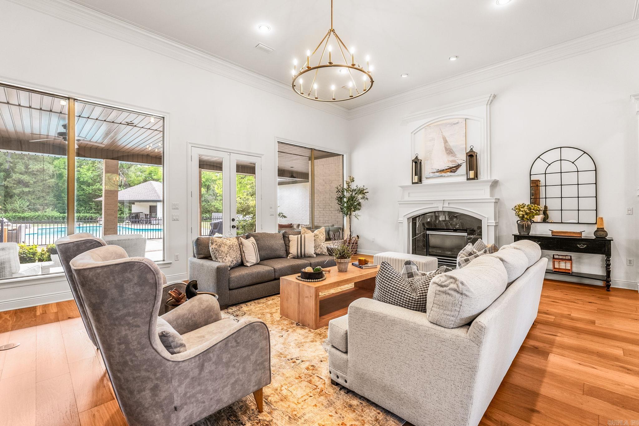 Falcon Crest - Residential