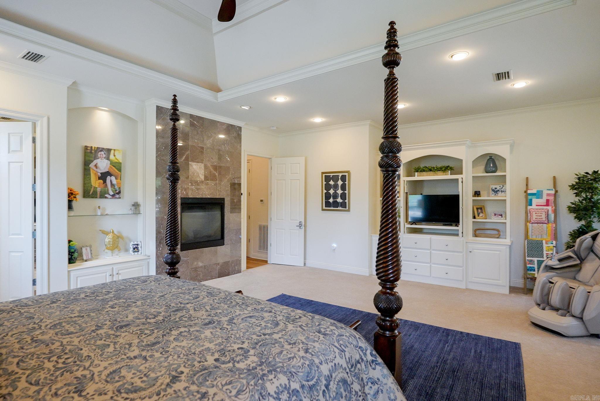 Falcon Crest - Residential