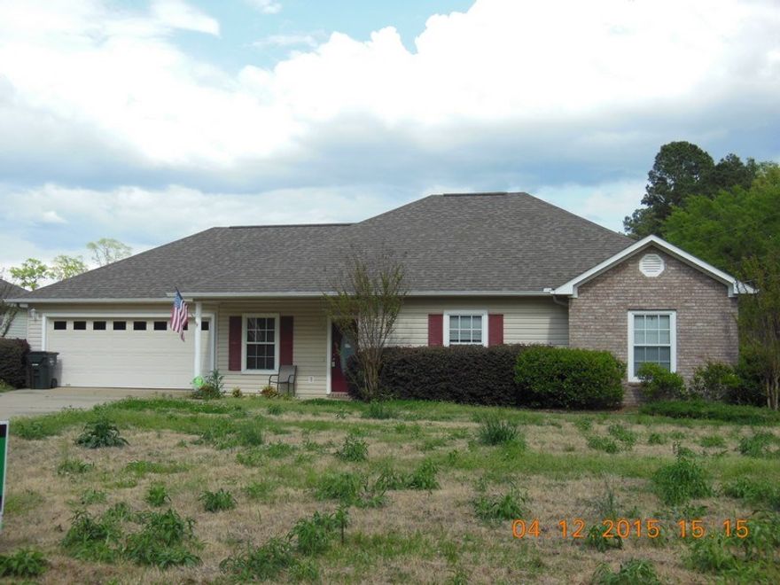 Nice one level home w/ open floor plan, in the Lakeside School District.  Being sold "AS-IS".  This property is now under auction terms.  Pre-sale bids should be submitted through www.Auction.com.  This property is subject to a 5% buyer's premium pursuant to the Auction Terms & Conditions. (minimums may apply). Please note that the commission percentages may change between the pre-sale and auction periods.  Please verify exact commission terms.  All auction assets will be sold subject to seller approval.