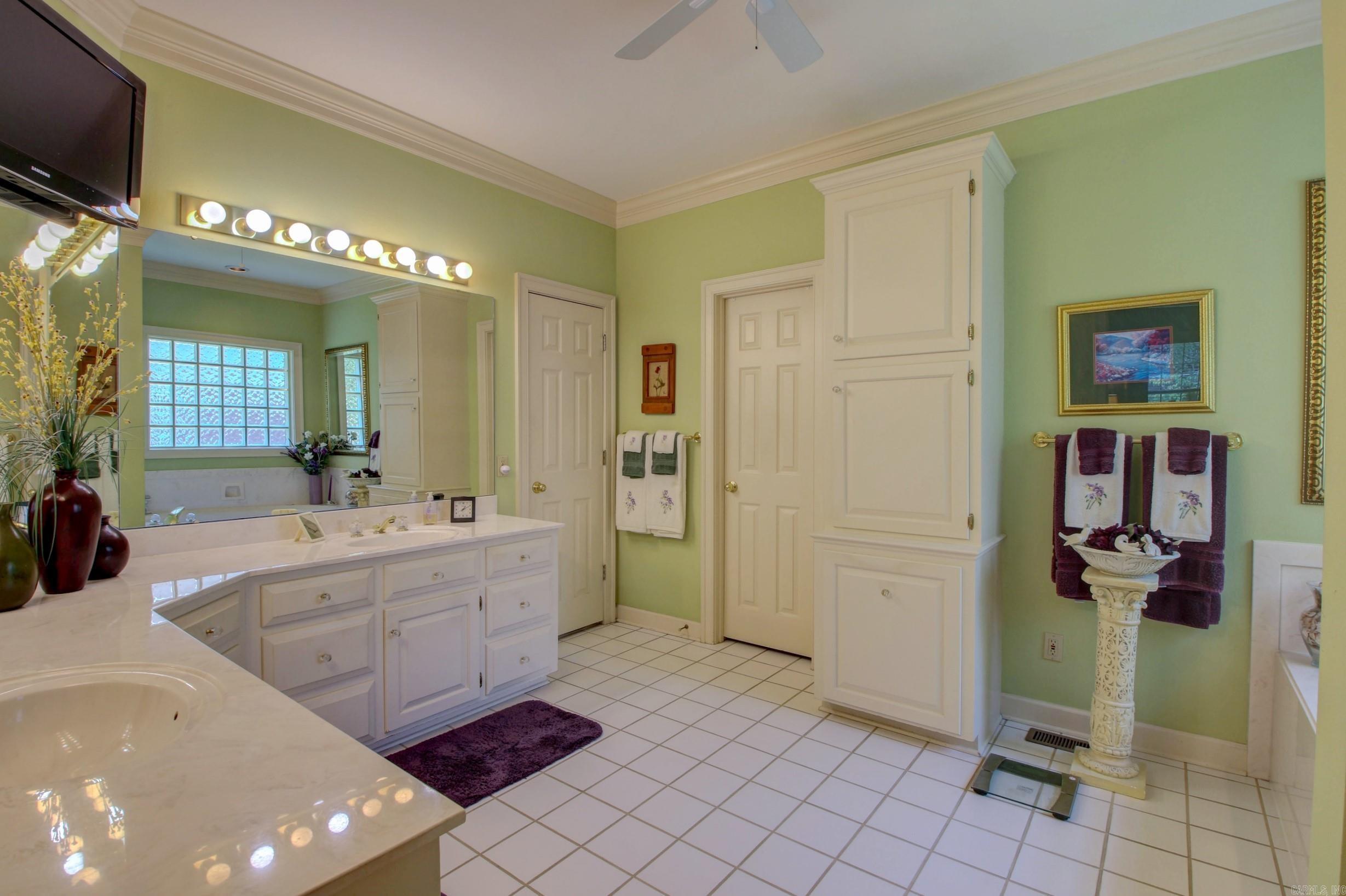 LONGLEA - Residential