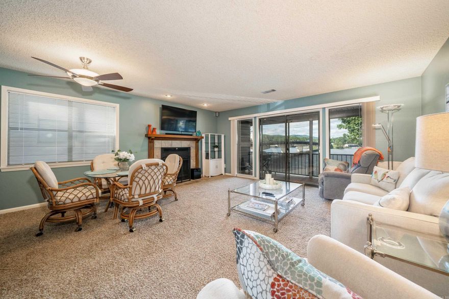 Beautiful lakefront condo with balcony looking out onto Lake Hamilton and covered boat slip.  Fully furnished two bedrooms, two full baths, well-appointed kitchen, and comfortable, relaxing living room.  Great place for families or a quick getaway for two!  Mi casa es su casa!  Our space is outfitted just like your home.  If you need it, we've got it.  Come relax and have fun beside the lake!