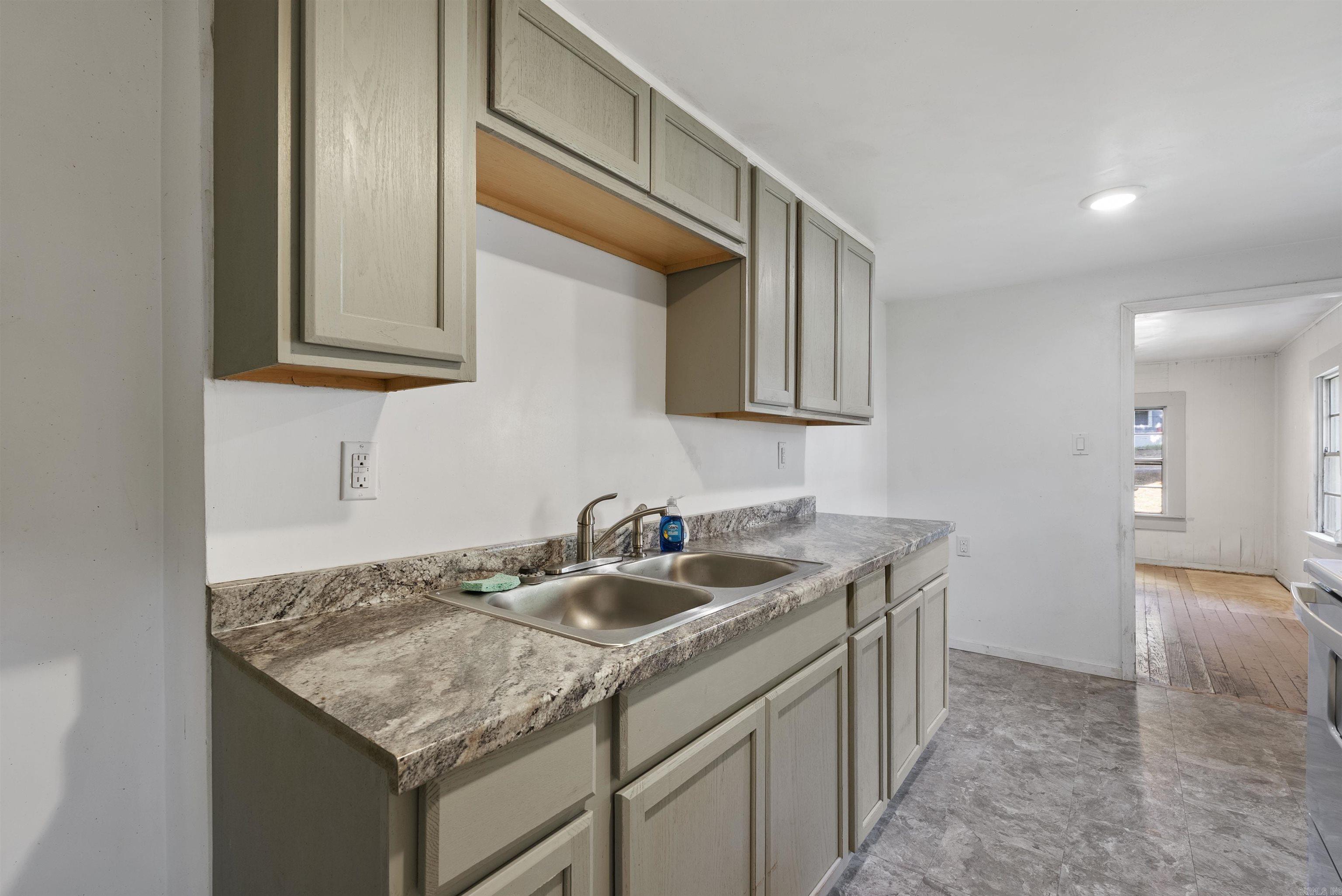 GROVES - Residential