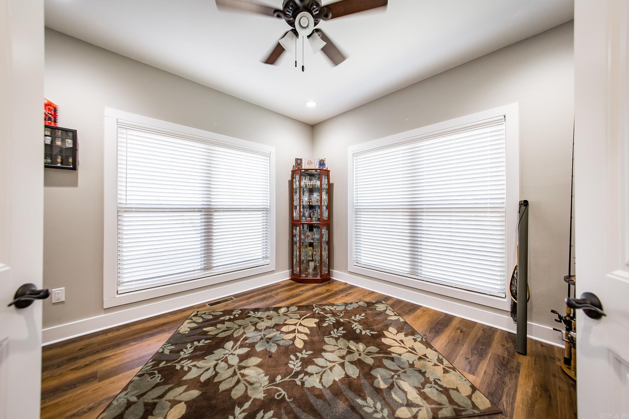 ISLAND SHORES - Residential