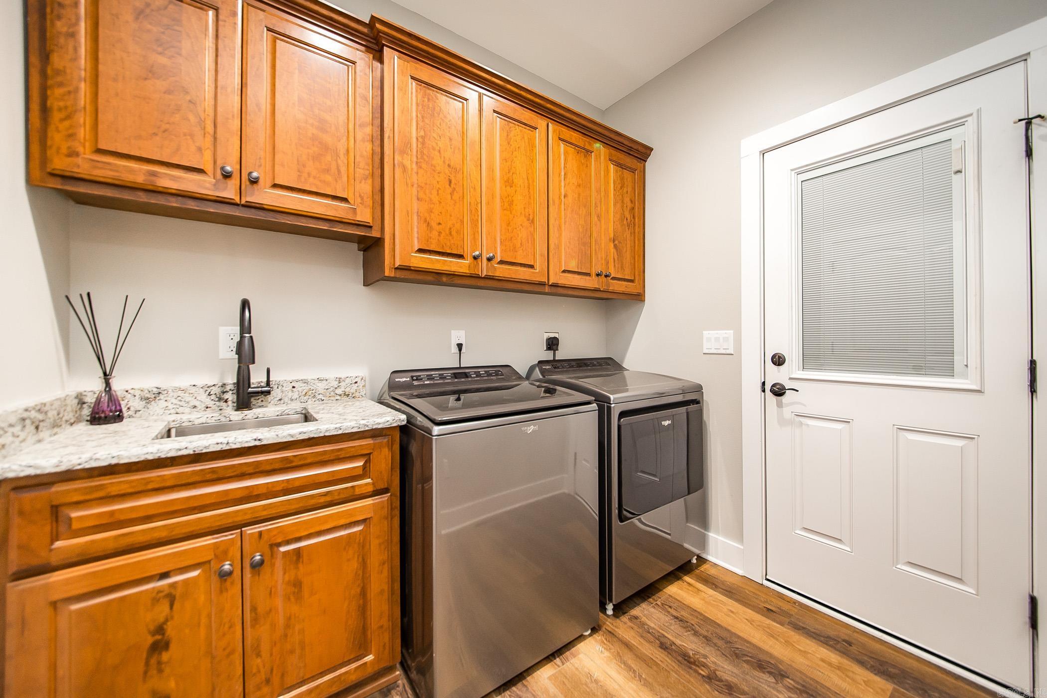 ISLAND SHORES - Residential