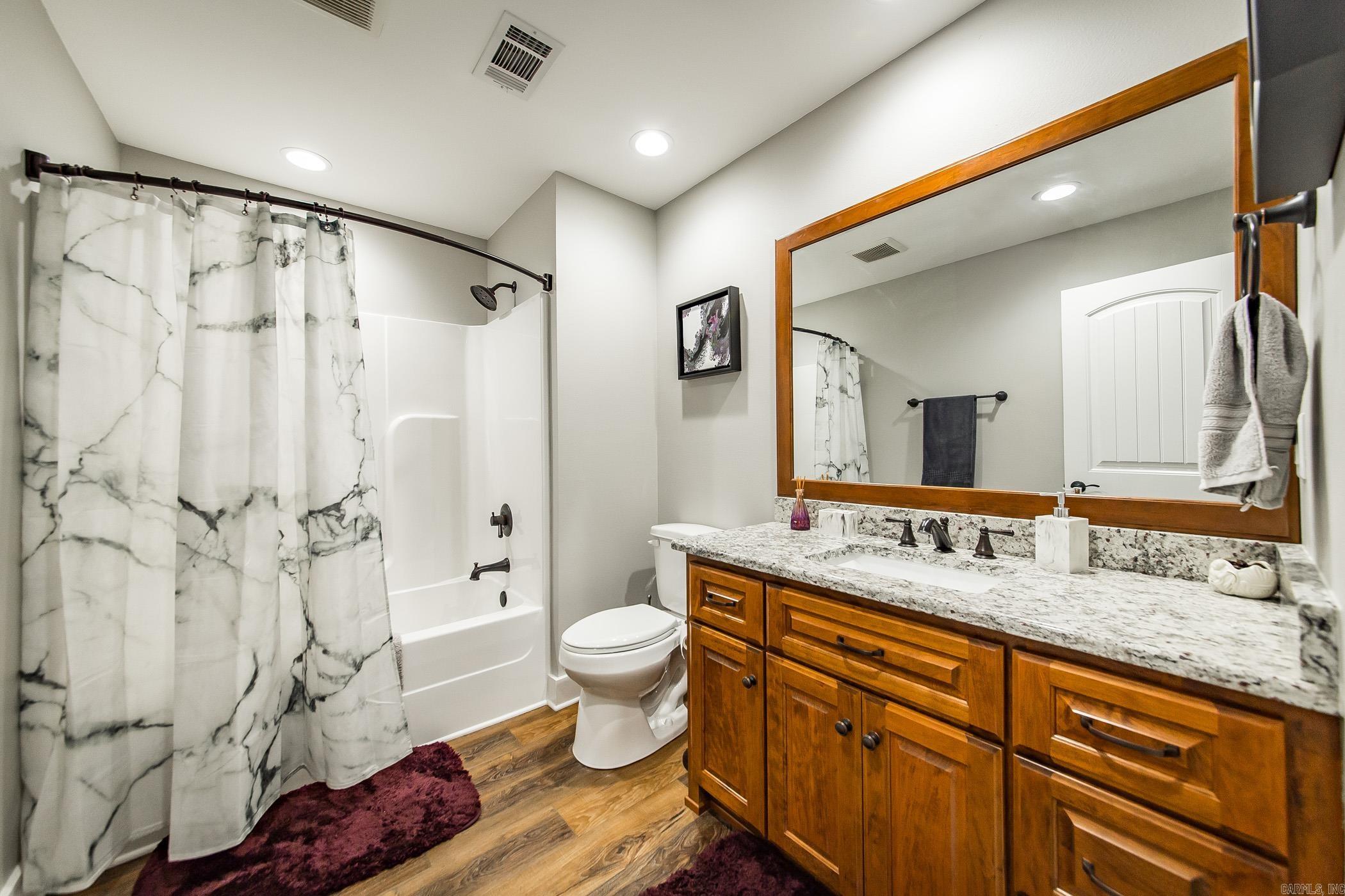 ISLAND SHORES - Residential