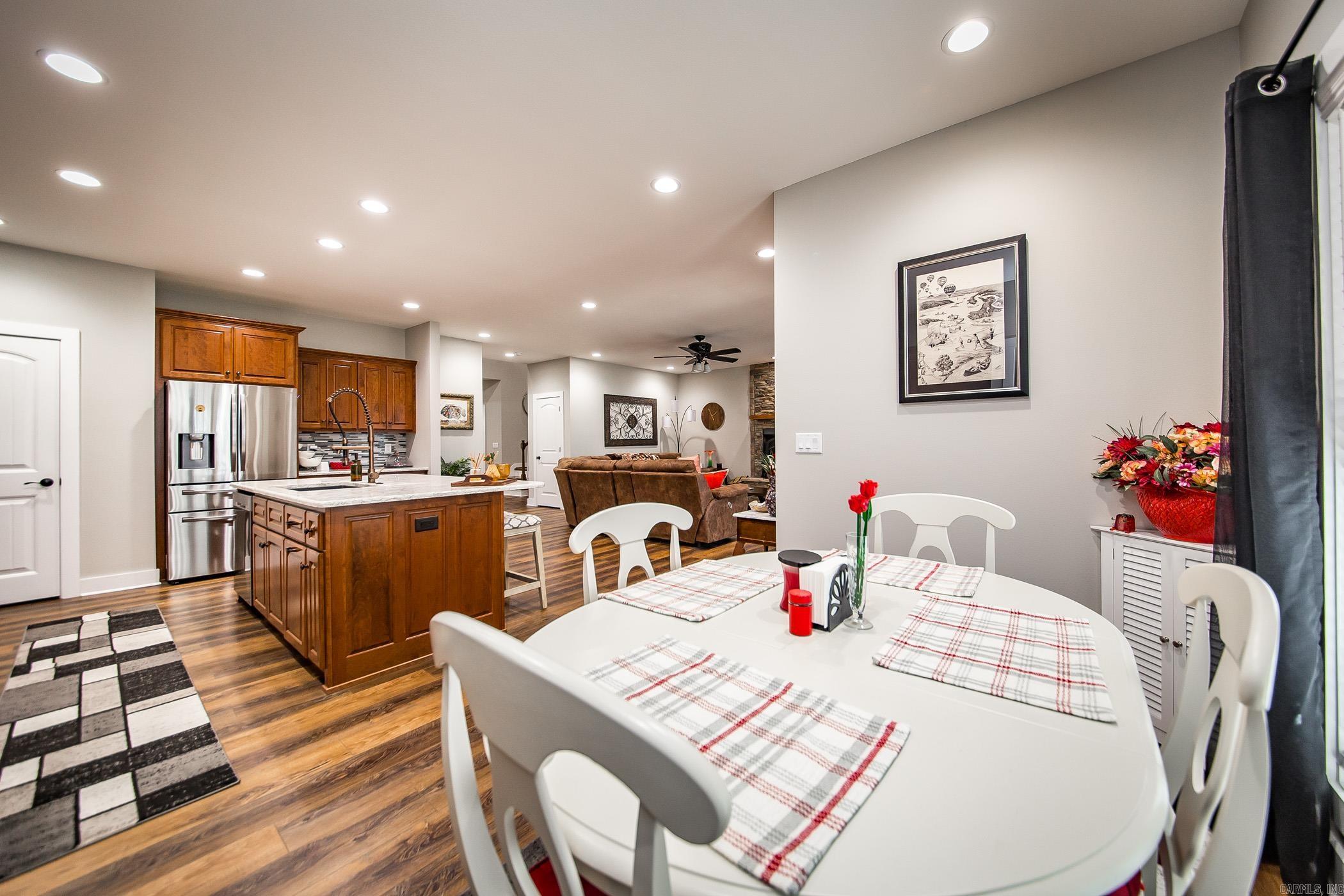 ISLAND SHORES - Residential